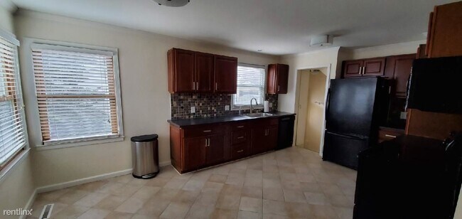 Foto del edificio - 3 br, 1 bath House - 1503 E 13 Mile Rd