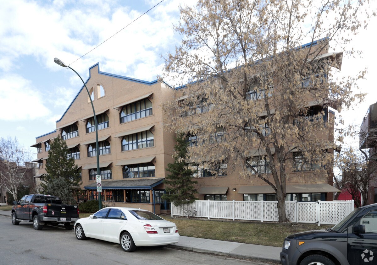 Mount Royal Manor Apartments 1720 9A SW Calgary, AB