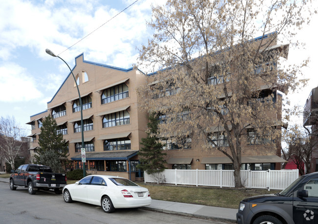 Building Photo - Mount Royal Manor