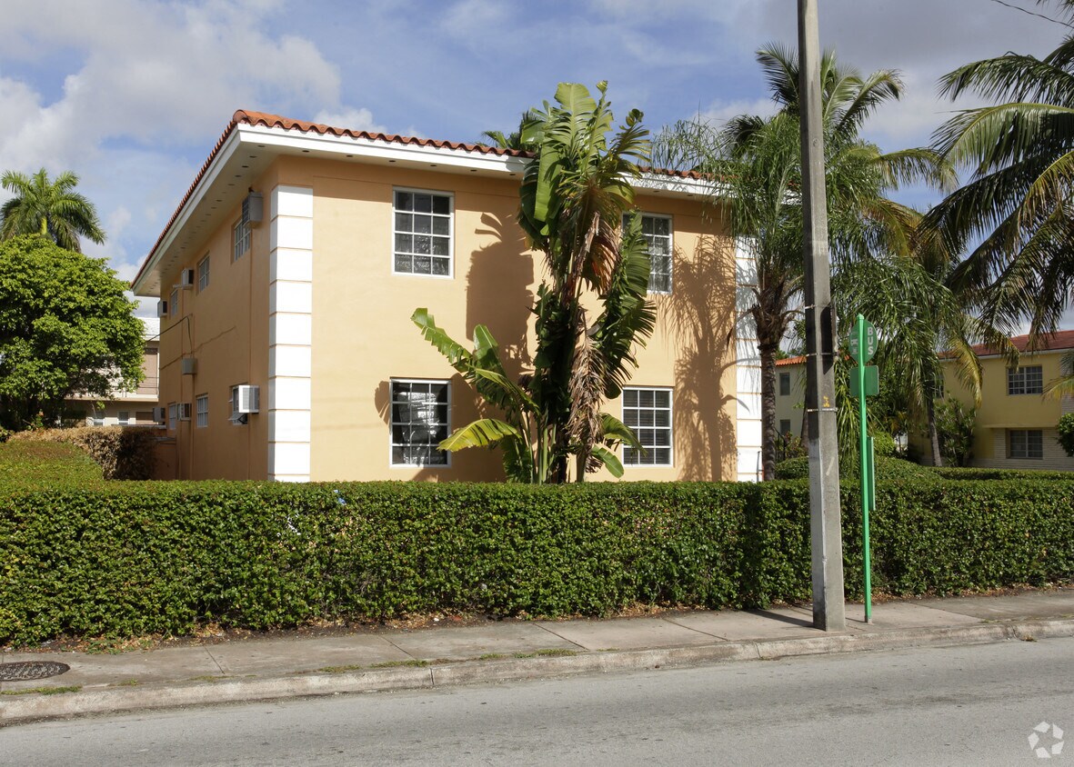 Foto del edificio - 1302 S Douglas Rd
