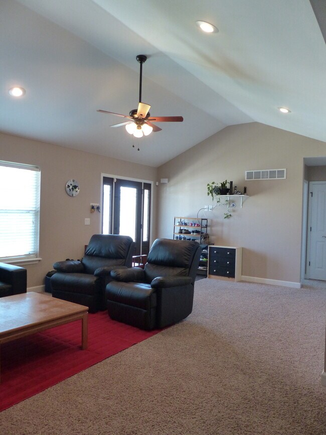 Building Photo - 188 Ridgeview Dr