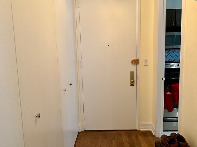 Foto del edificio - 655 W Irving Park Rd