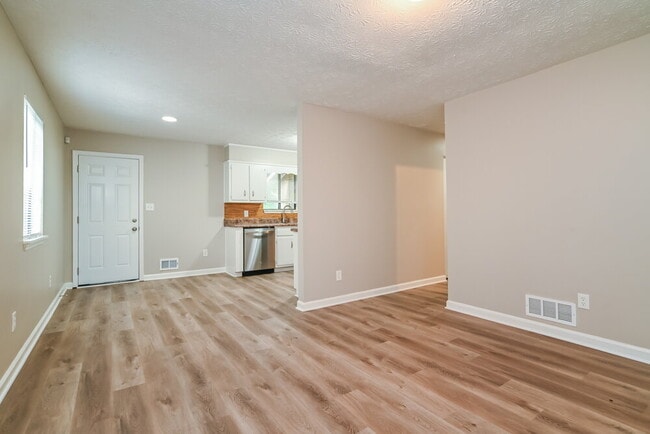 Foto del edificio - 889 Ralph Rd SE
