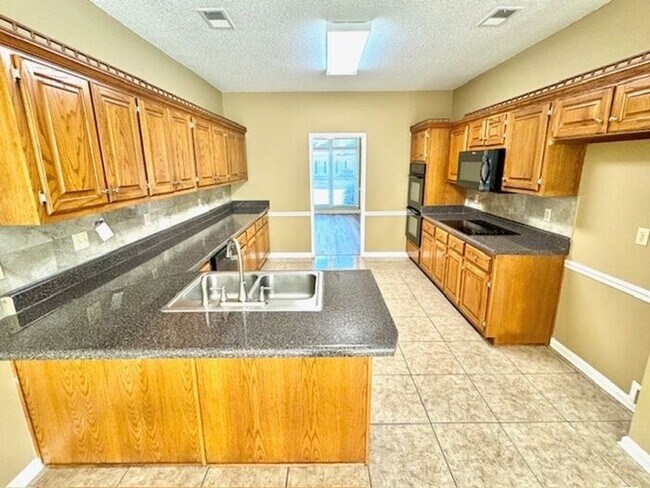 Foto del edificio - Now Leasing a 4-bedroom 3.5 bath home in G...