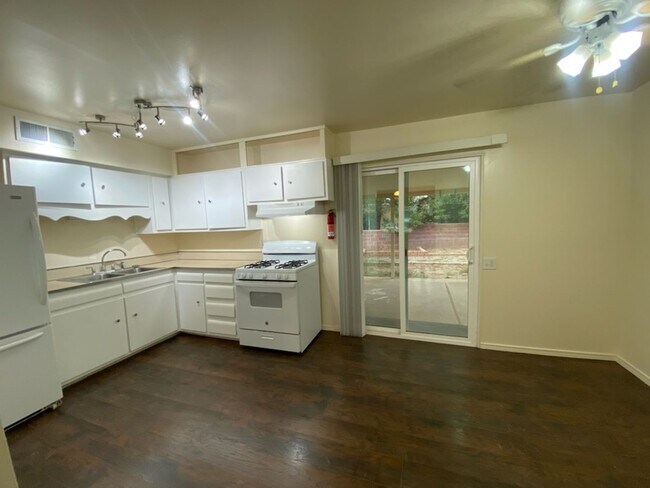 Foto del edificio - 3 Bed 2 Bath