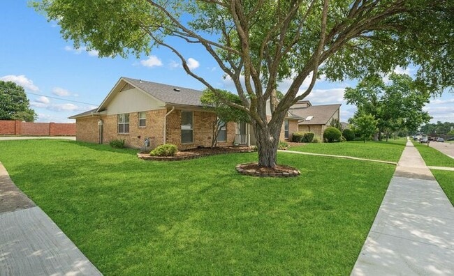 Building Photo - 1535 Rocky Point Dr