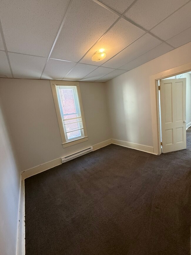 Building Photo - 264 W Main St