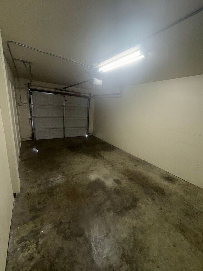 Foto del edificio - T St/2nd Ave