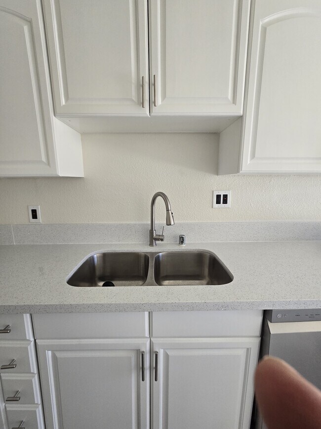 Foto del edificio - 300 Brookside Ln