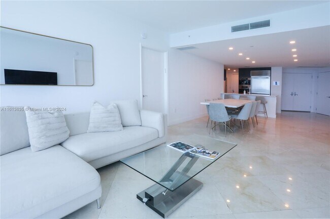 Foto del edificio - 17001 Collins Ave