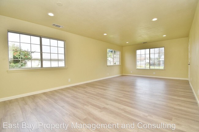 Building Photo - 3 br, 2 bath House - 40461 Robin St