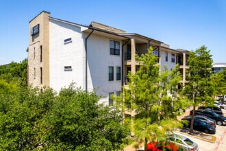 Building Photo - Legacy North