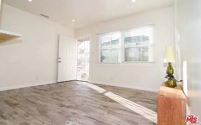 Foto del edificio - 1 Bed / 1 Bath Back House For Rent | Remod...