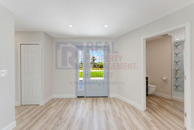 Building Photo - Beautiful 3 bed 2 bath available now!