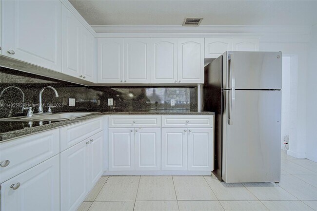 Foto del edificio - 12825 NW 13th Ave