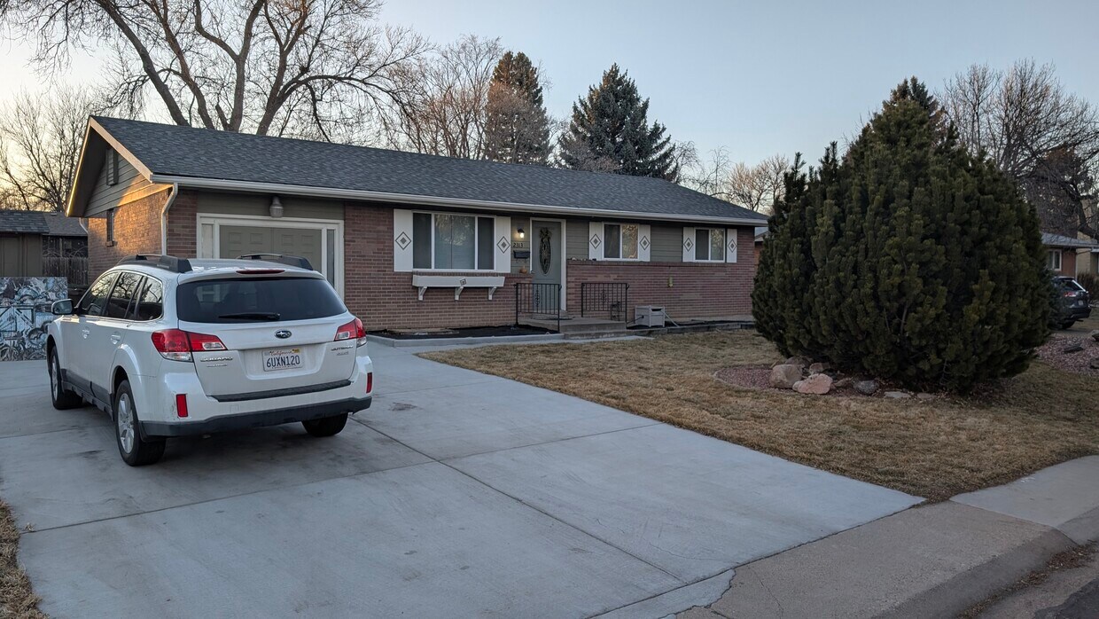 Foto principal - 2313 Stanford Rd