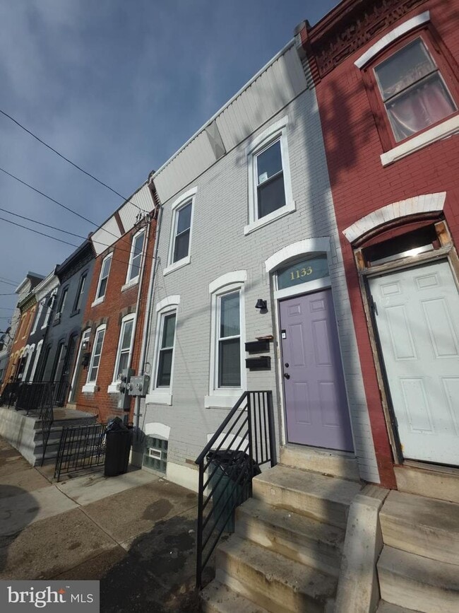 Building Photo - 1133 W Somerset St