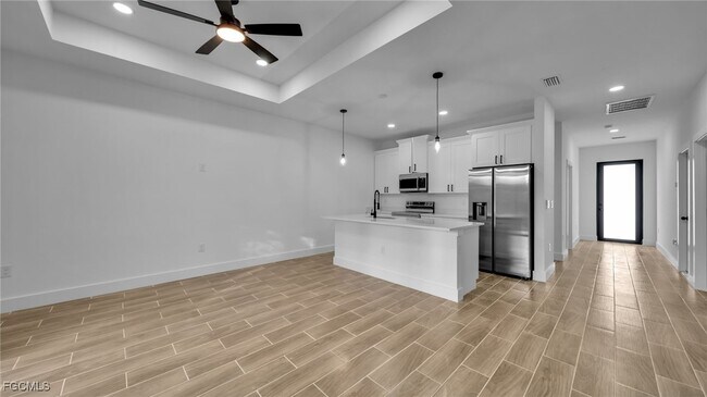 Foto del edificio - 706 Homer Ave S