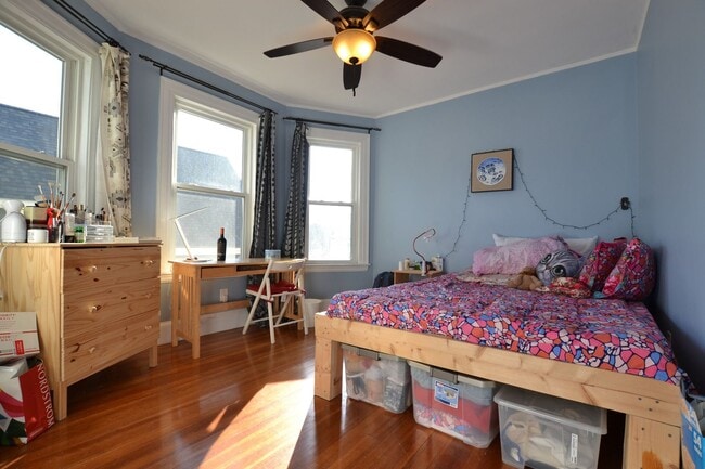 Building Photo - 4bed 2bath in Waltham 9/1