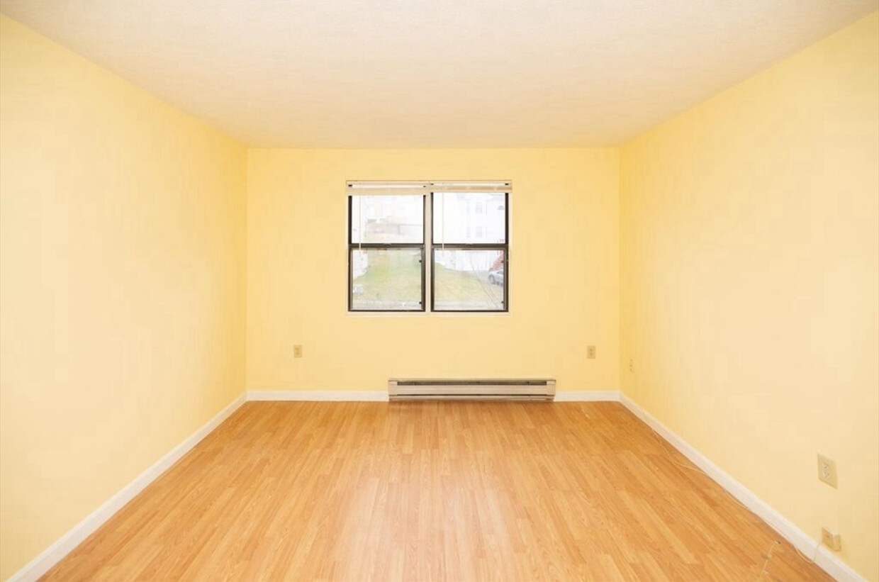 Primary Photo - 10 Wrentham Rd