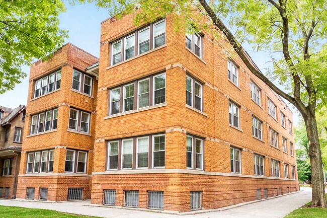 Building Photo - 2302 W Sunnyside Ave