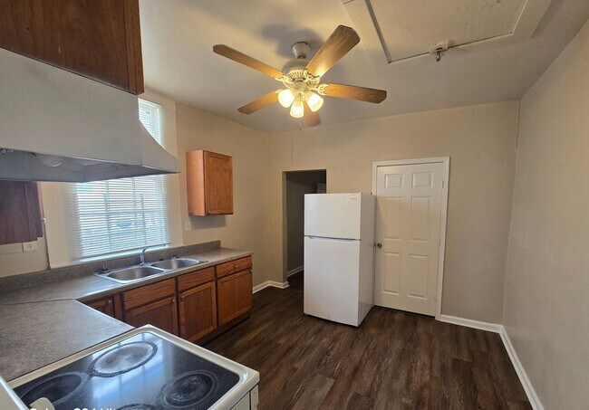 Foto del edificio - 8819-8821 Olive St.