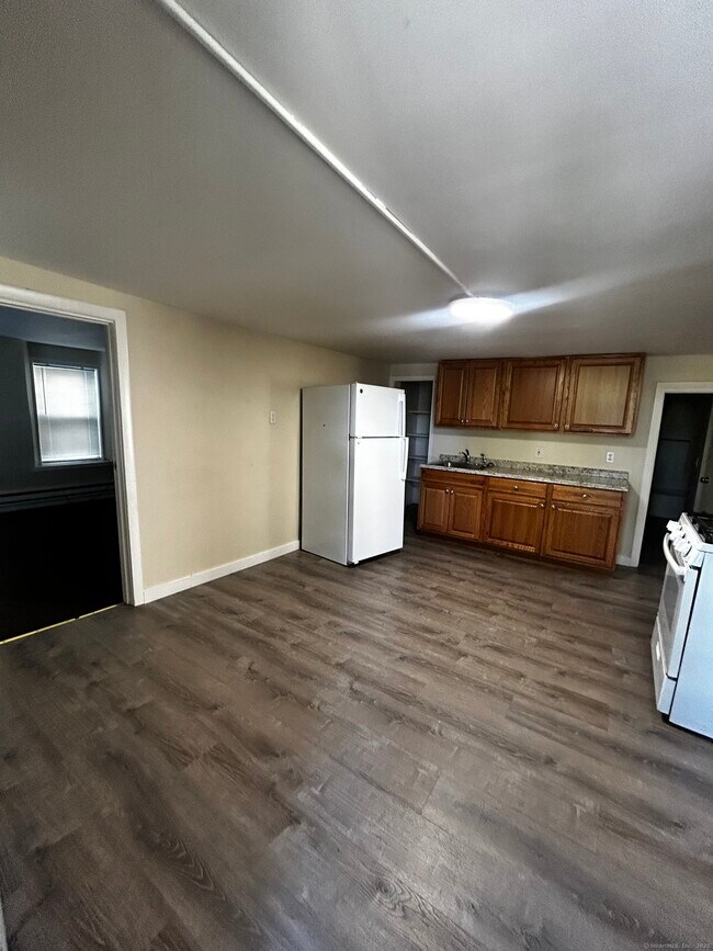 Foto del edificio - 20 Lounsbury Ave