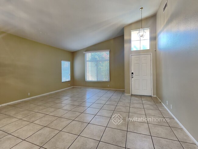 Building Photo - 10746 W Cottonwood Ln