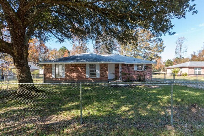 Building Photo - 18994 Woodridge Dr