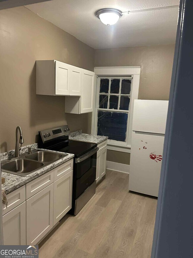 Building Photo - 1049 Birch St