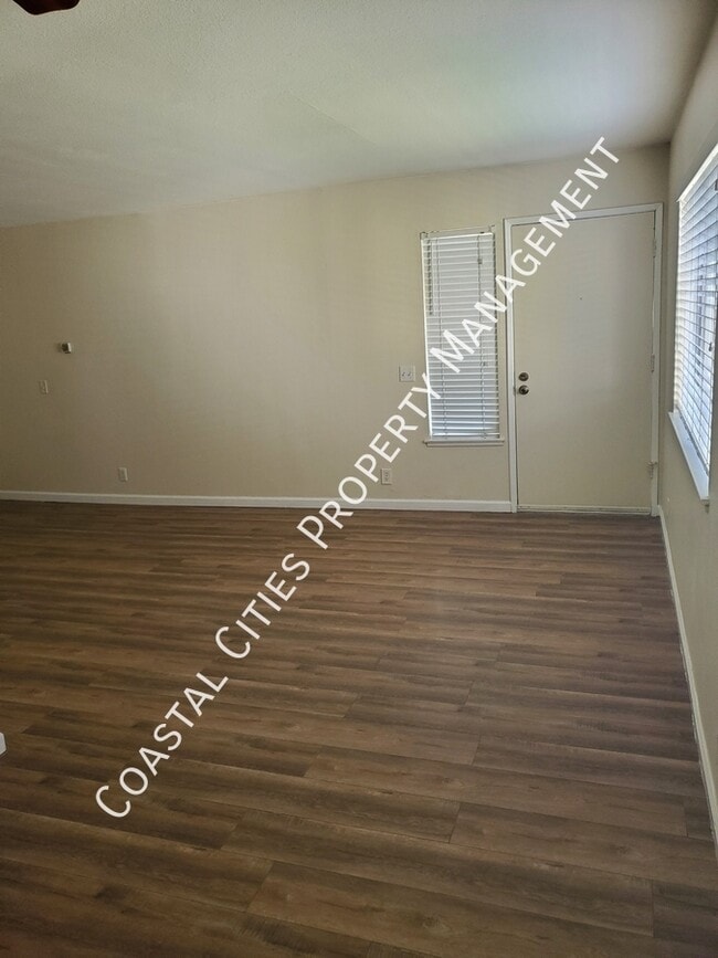 Building Photo - 2429 College Ln