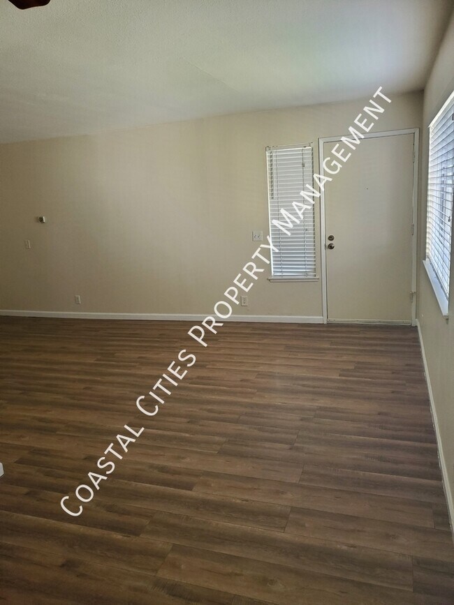 Foto del edificio - 2429 College Ln