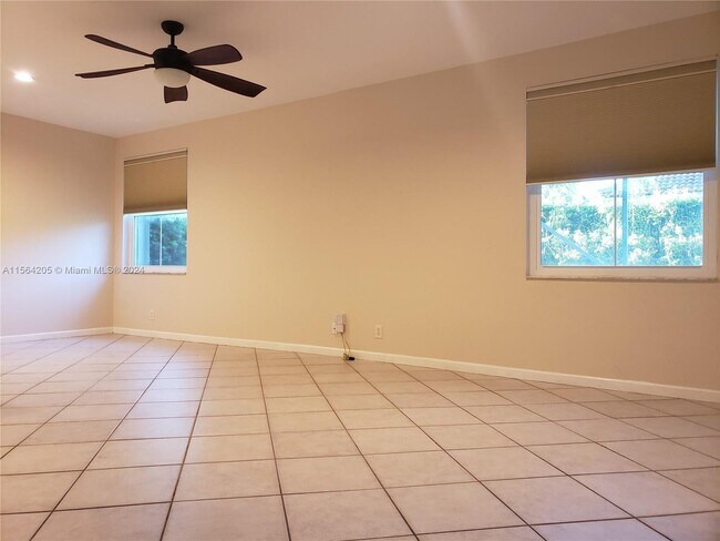 Building Photo - 1306 Banyan Way