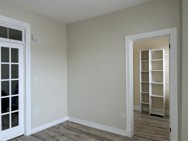 Building Photo - 536 44th St