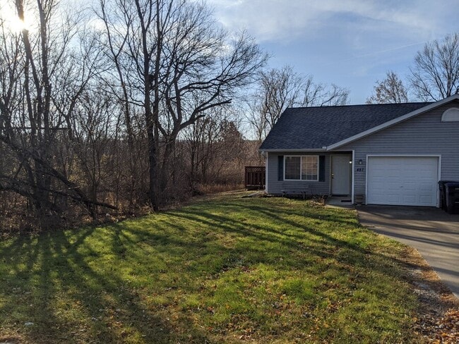 Building Photo - 487 W Prairie St