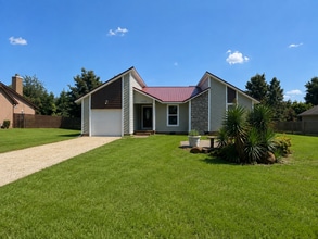 Building Photo - 1228 Bromley Dr