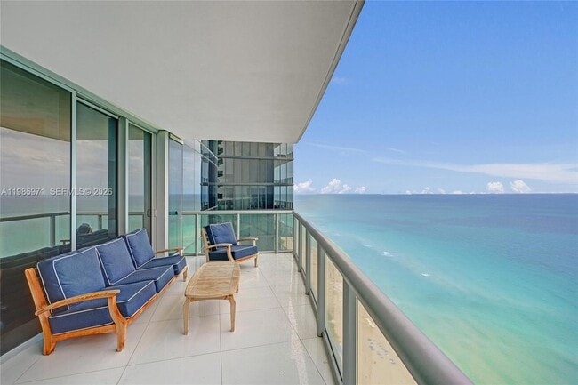 Building Photo - 17121 Collins Ave