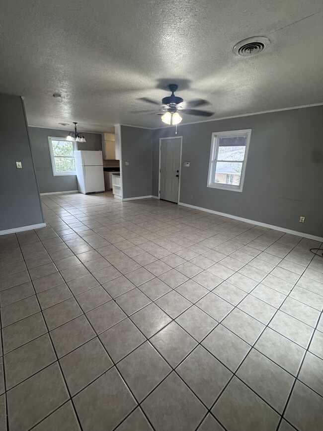 Foto del edificio - 465 N Broadway St