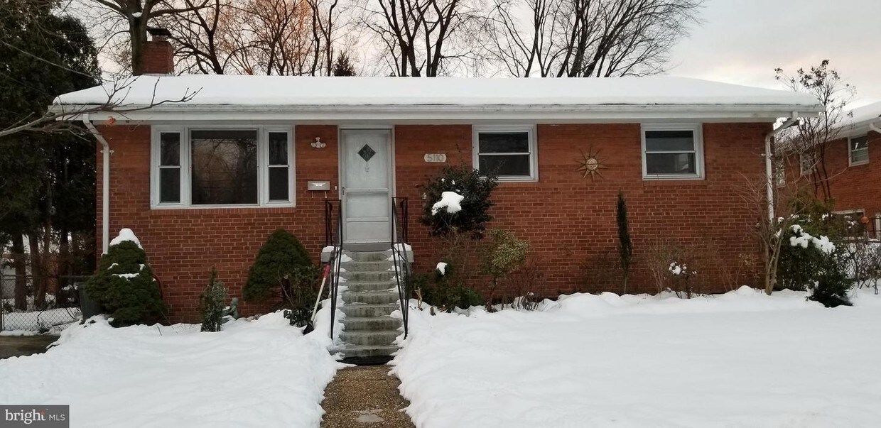 Foto principal - 5110 Bangor Dr