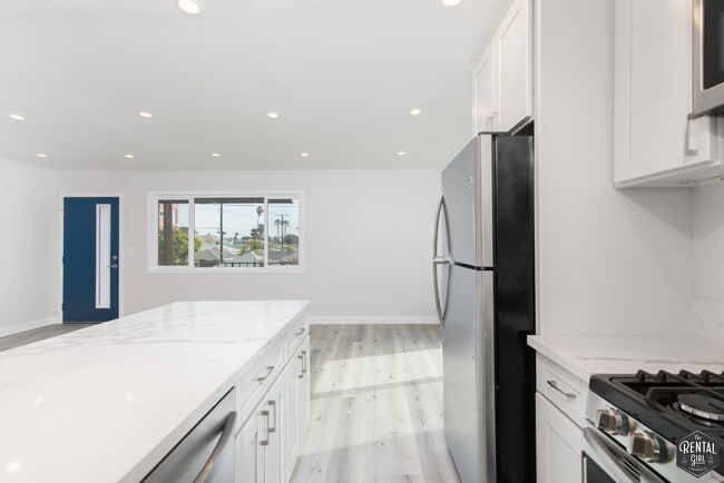 Building Photo - 3872 Bentley Ave