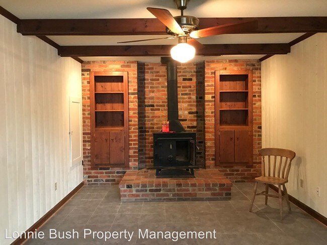 Foto del edificio - 3 br, 2 bath House - 2215 Maple St