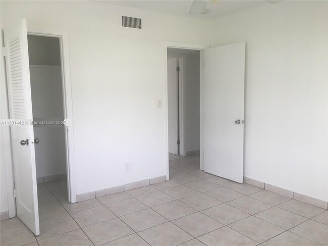 Building Photo - 4851 University Dr