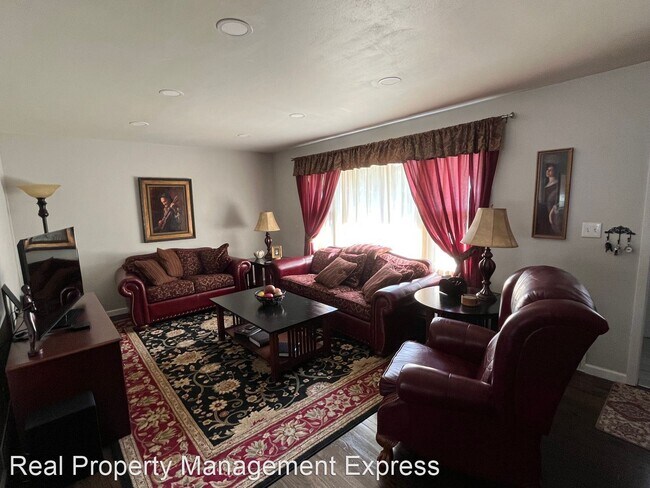 Foto del edificio - 3 br, 2 bath House - 2408 S Holly Ave