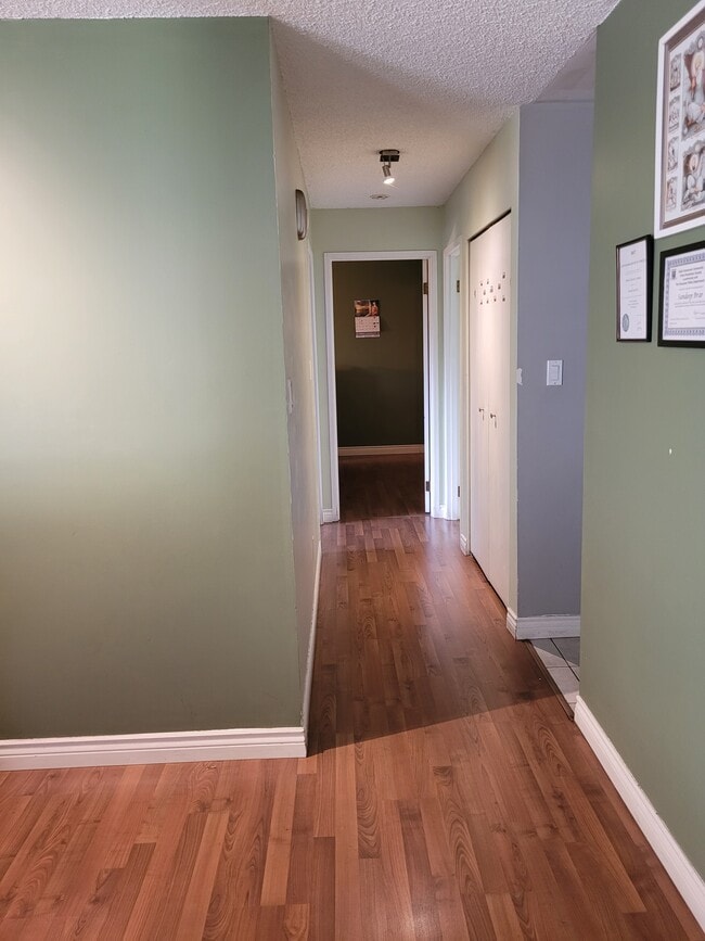 Building Photo - 13923 72 Av