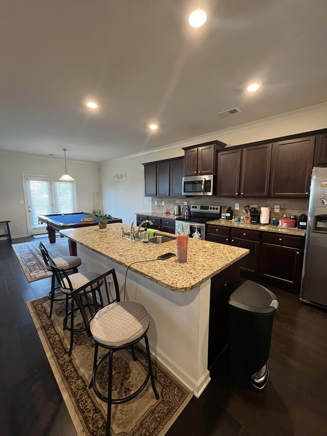 Building Photo - 1323 Weedon Dr