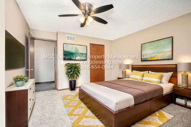 Building Photo - Large Master Bedroom - just in time for Fa...