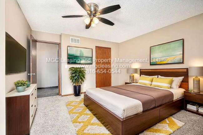 Foto del edificio - Large Master Bedroom - just in time for Fa...