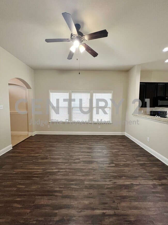 Foto del edificio - Beautiful 3/2/2 in Primrose Crossing in Cr...