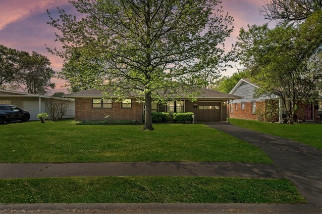 Building Photo - 6817 Hendon Ln