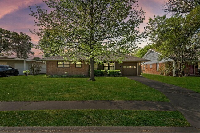 Foto del edificio - 6817 Hendon Ln